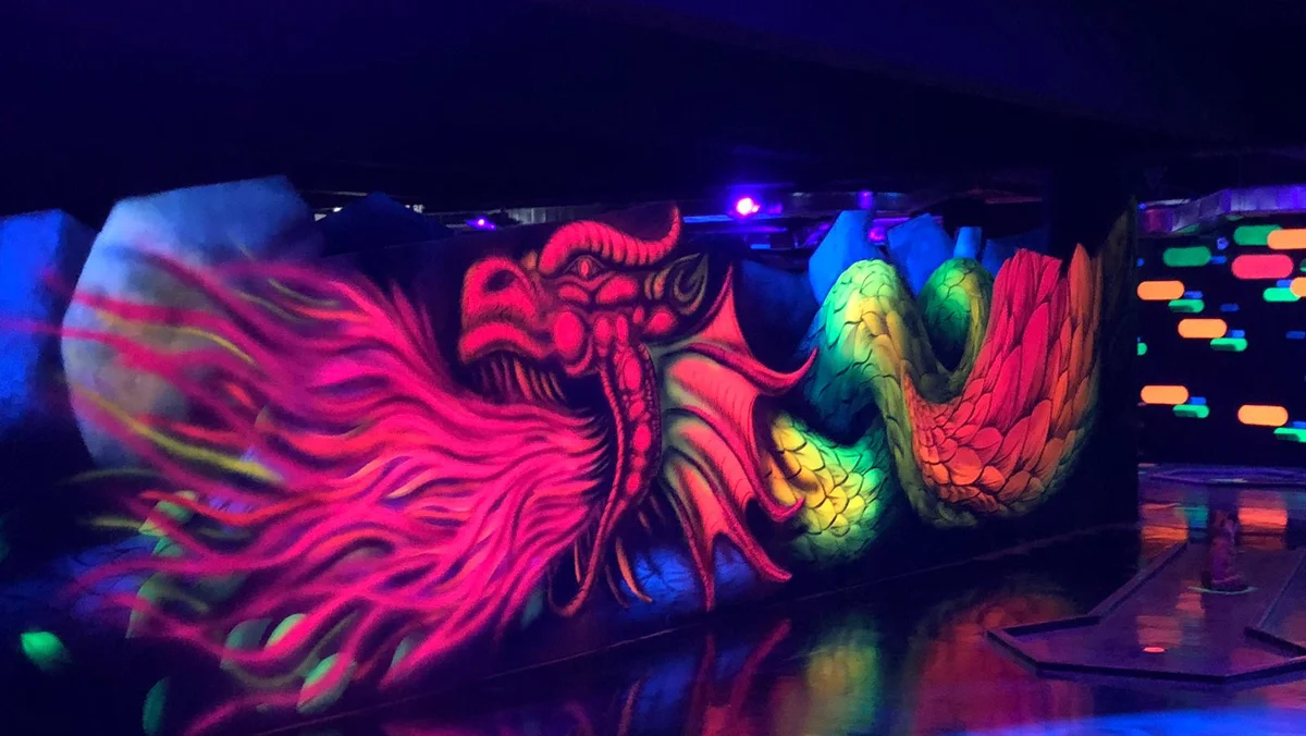 Schwarzlicht Semester Minigolf Essen – Bild 3