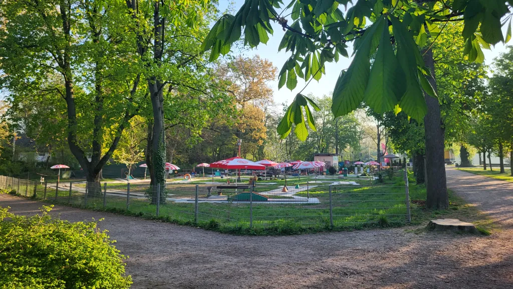 Minigolfanlage im Blumengarten – Bild 5