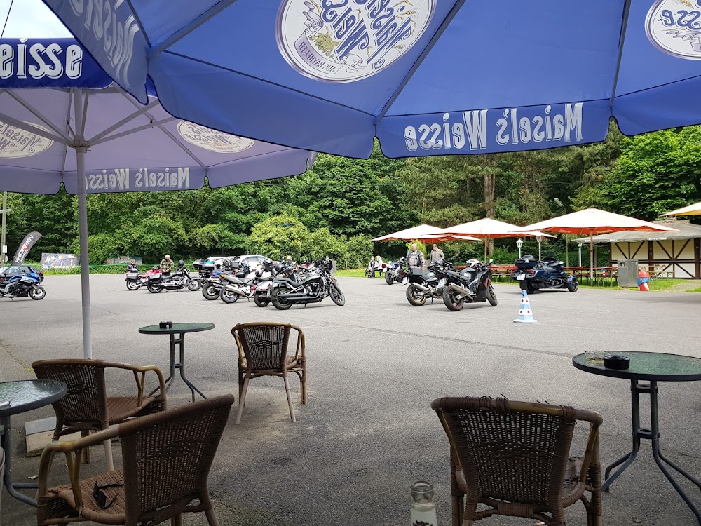 Vest Alm Biergarten am Flugplatz Loemühle – Bild 4