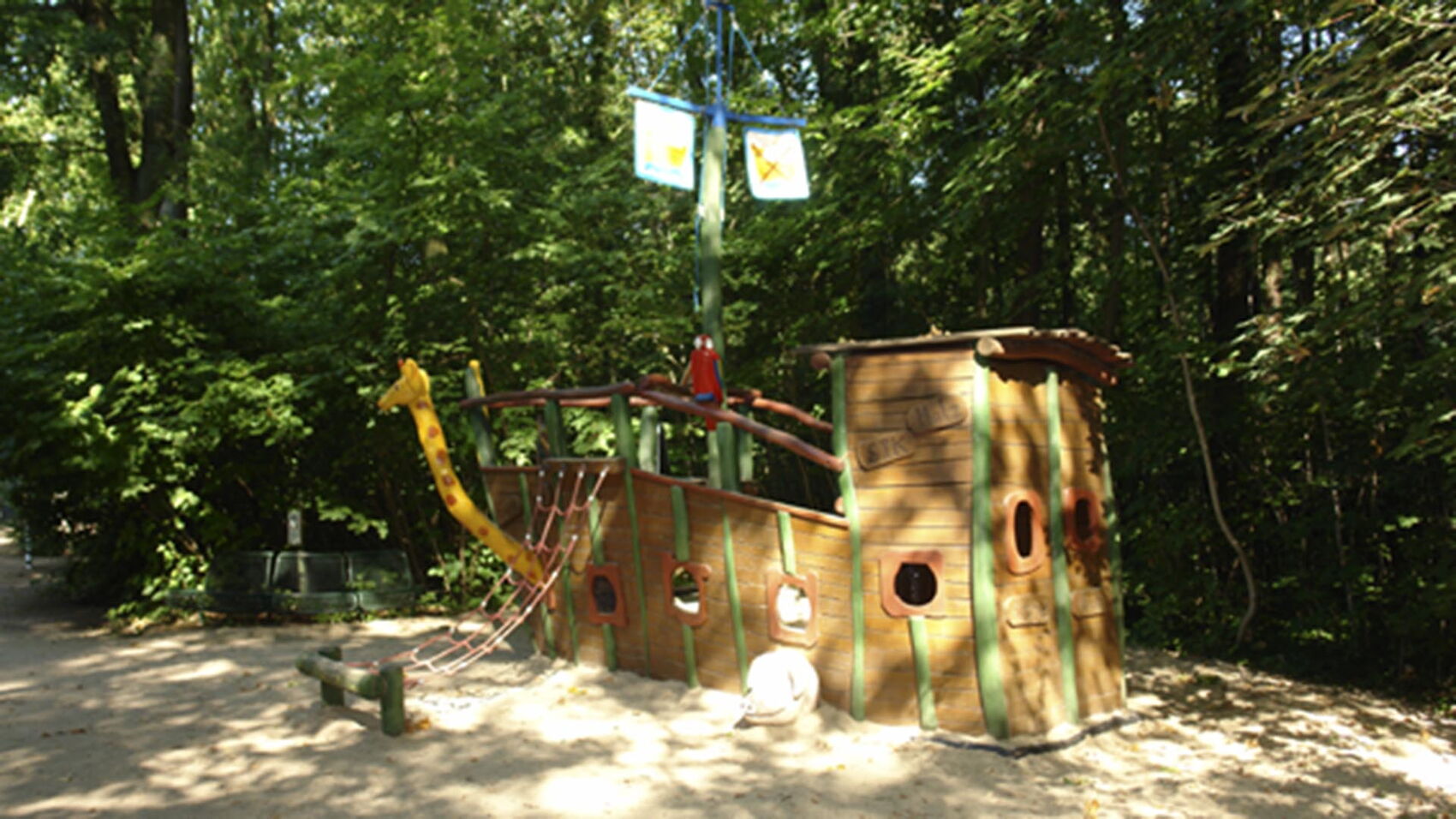 Spielplatz am ZOB Rostock – Bild 1