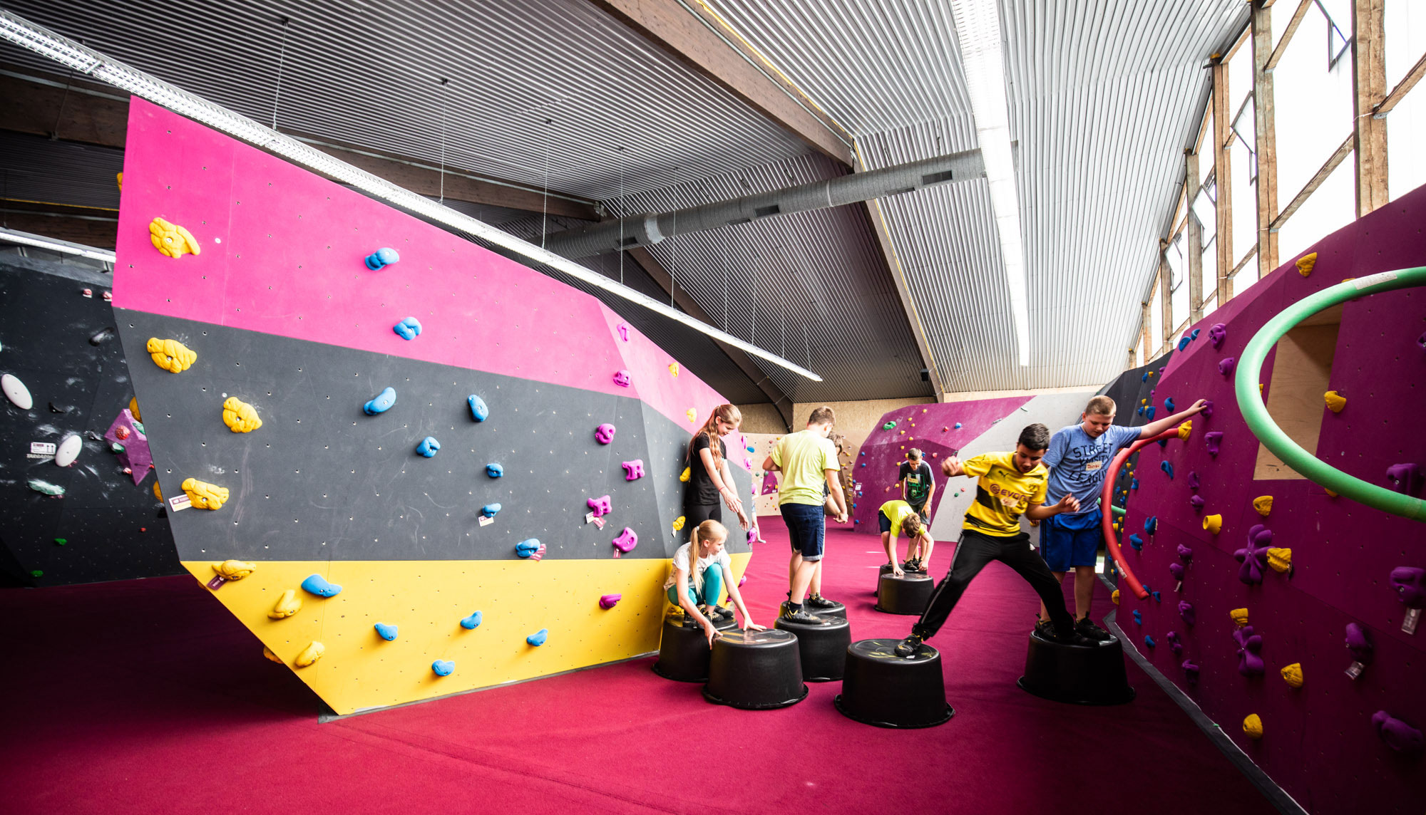 einstein Klettern in der Boulderhalle Duisburg | Kindergeburtstag - Schulsport - Ferienprogramme – Bild 2