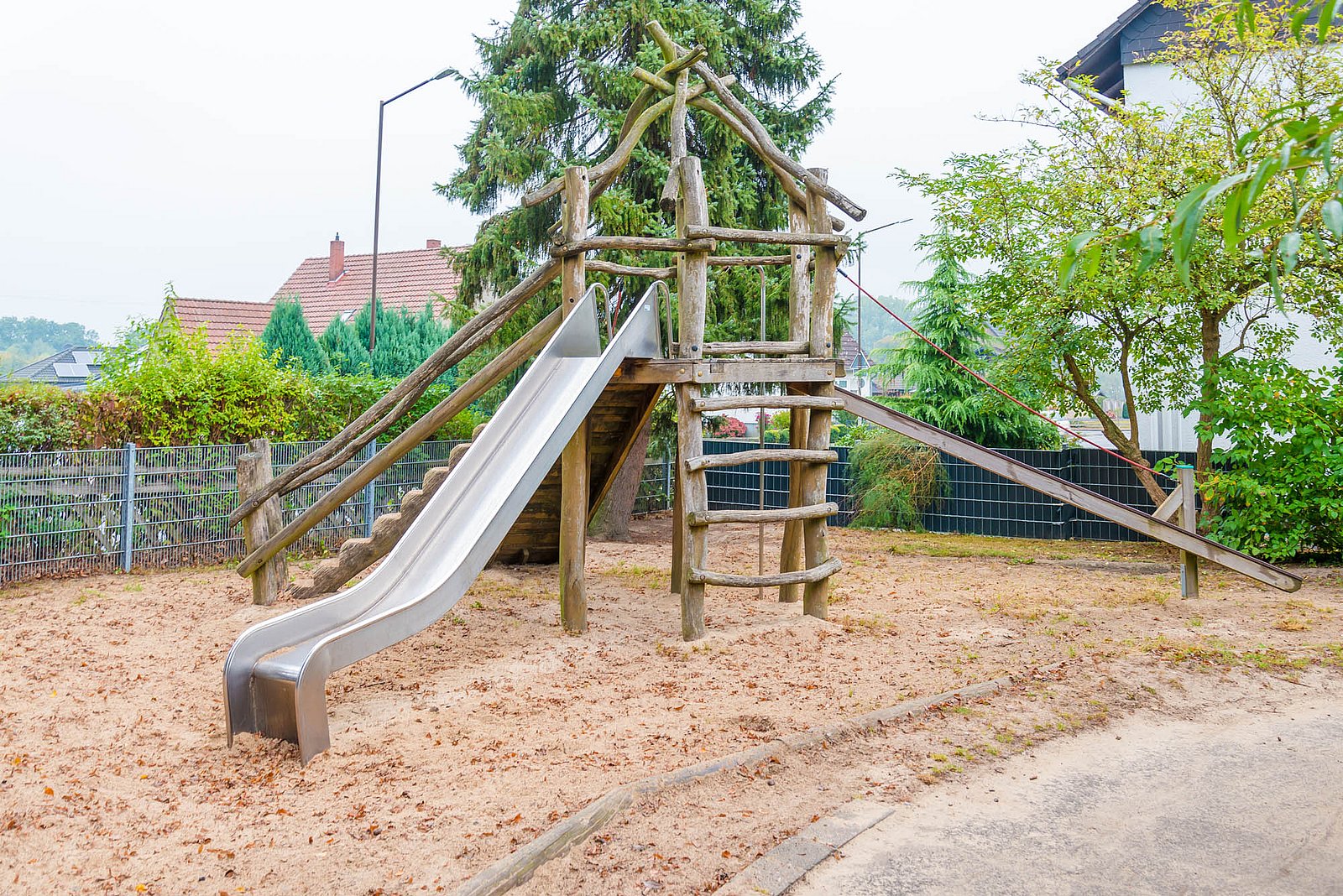 Spielplatz – Bild 1