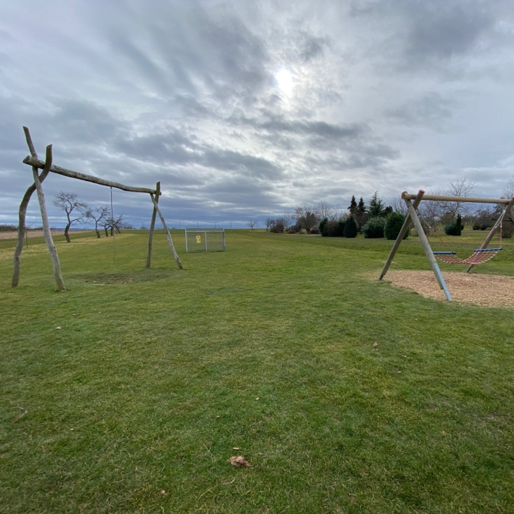 Spielplatz im Grund – Bild 1