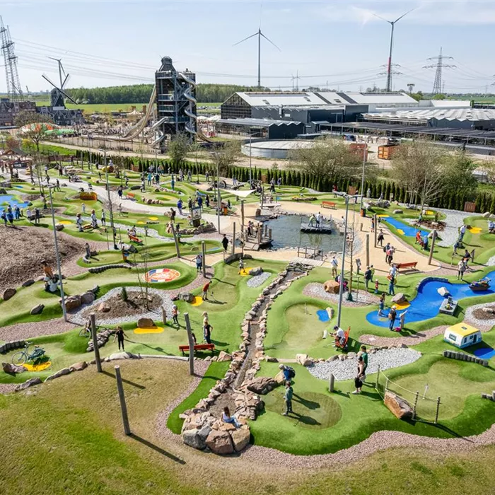 Minigolfanlage im Park – Bild 2