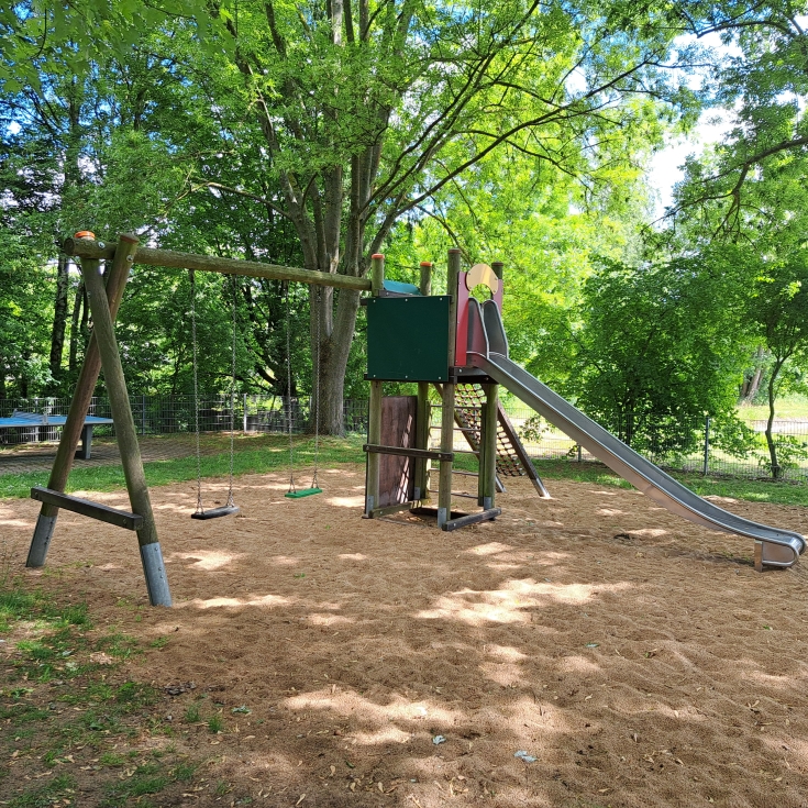Spielplatz am Ortsrand – Bild 4