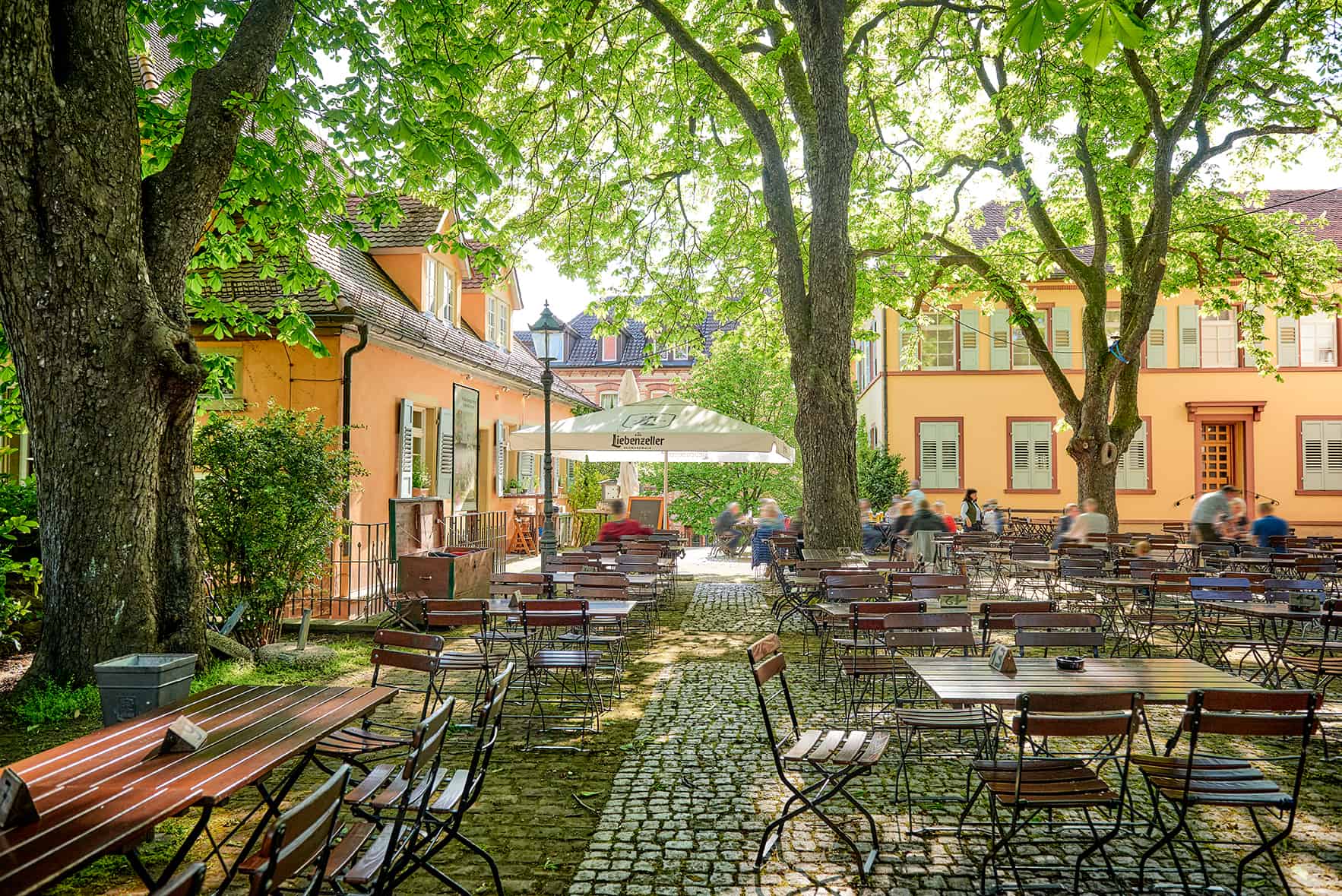 Altes Pfarrhaus - Biergarten Kastanienhof – Bild 2