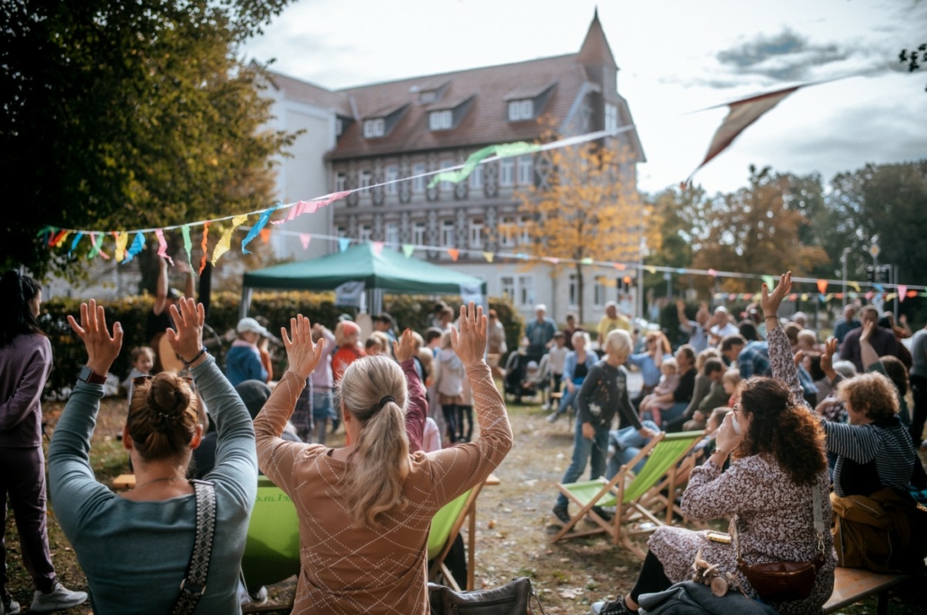 Junge Linde - freie Zeit Hütte – Bild 5