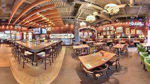 Browns Socialhouse Okotoks – Bild 1