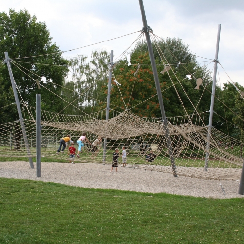 Spielplatz im Wertwiesenpark – Bild 4