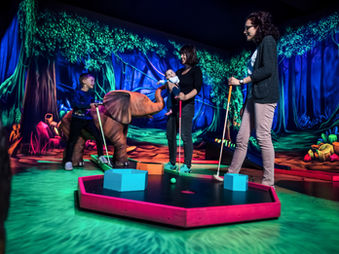Farbrausch 3D Schwarzlicht Minigolf – Bild 3