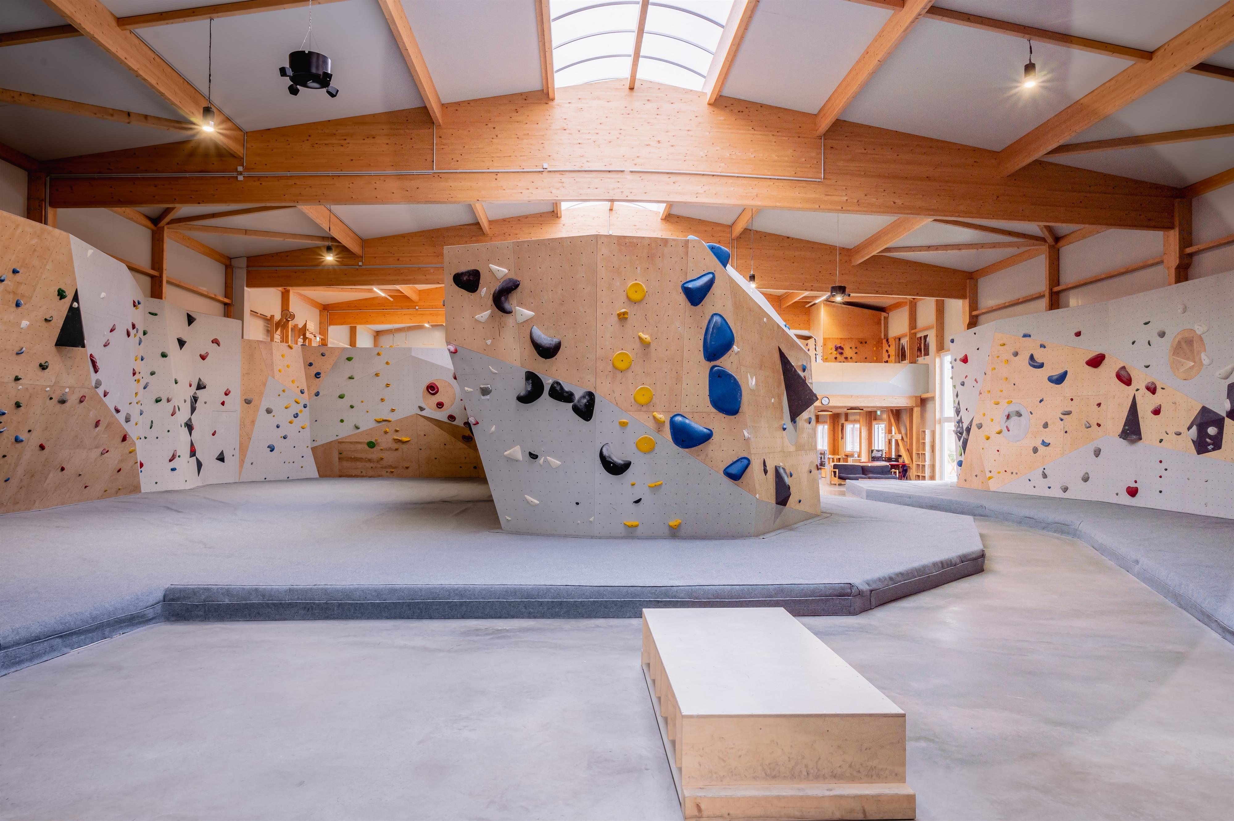 Boulderhalle Neustadt PETZ – Bild 1