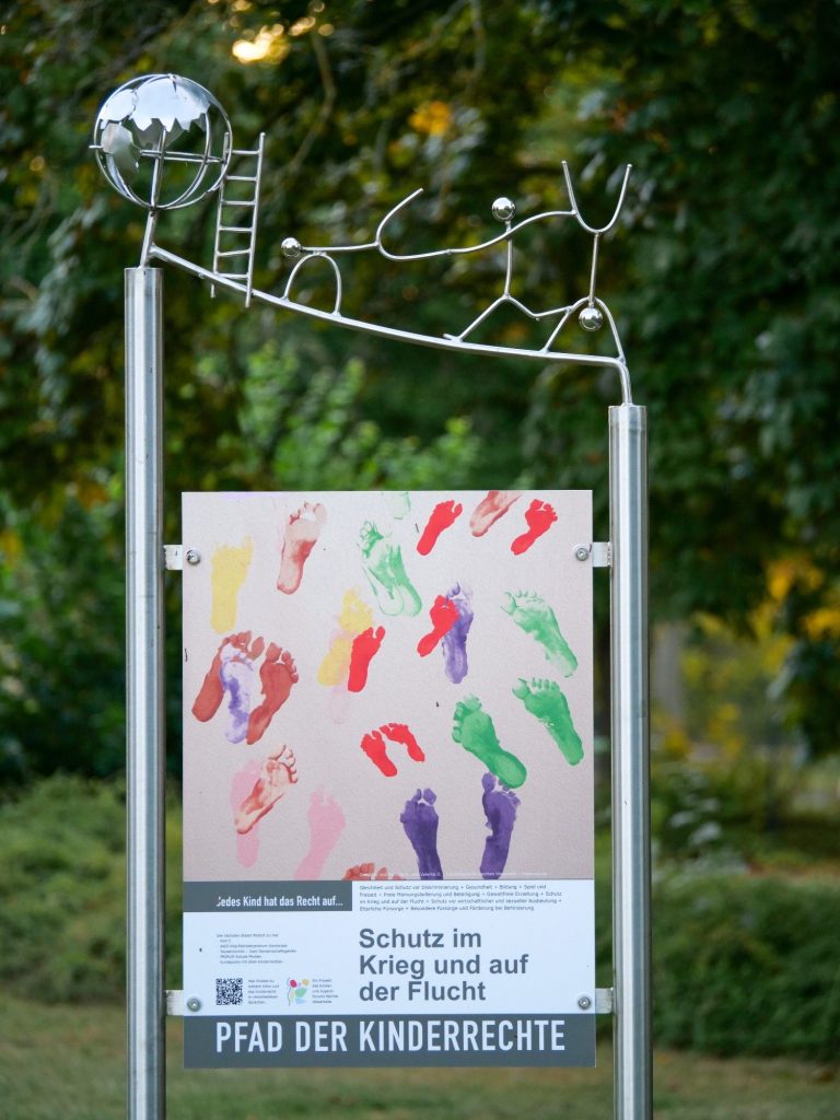 Pfad der Kinderrechte Stele 4 – Bild 2