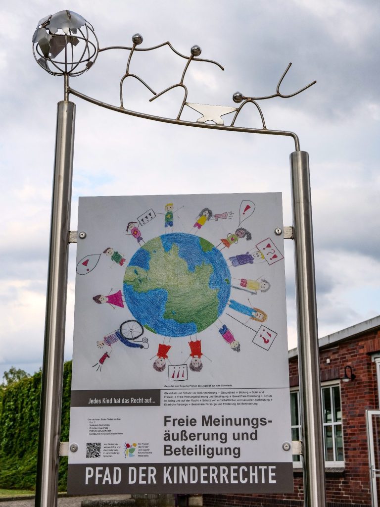 Pfad der Kinderrechte Stele 4 – Bild 4