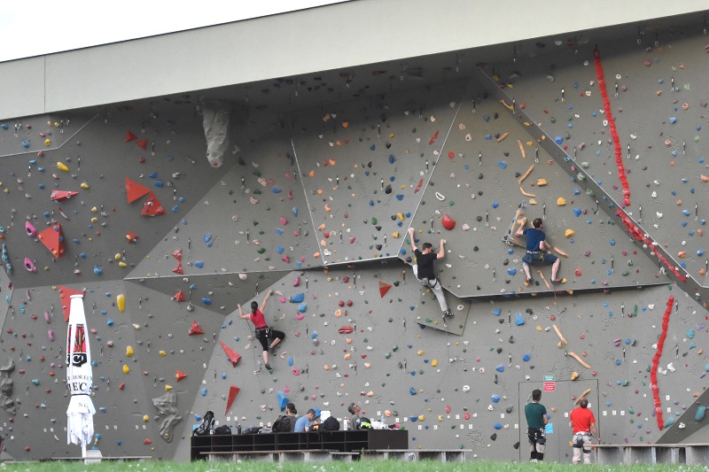 Kletteranlage bei der Paul Horn-Arena – Bild 3