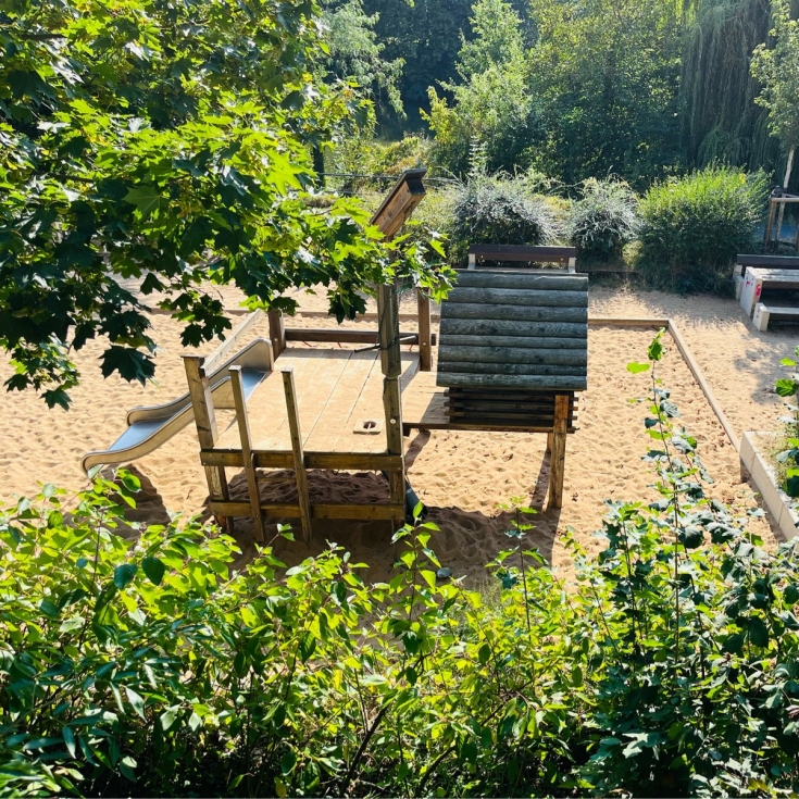 Spielplatz Adenauerufer – Bild 1