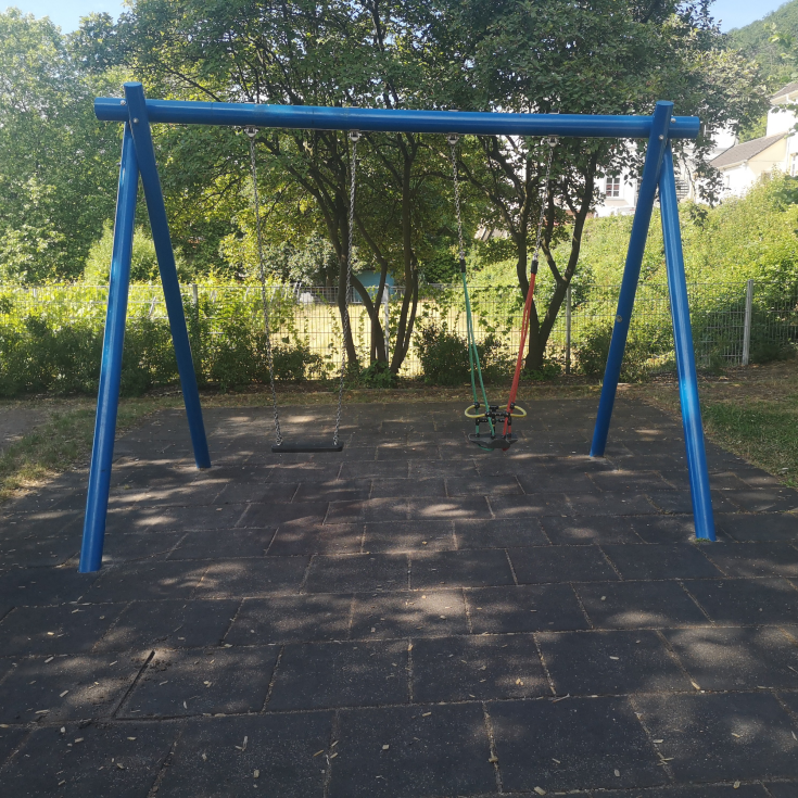 Spielplatz an der Schule – Bild 4