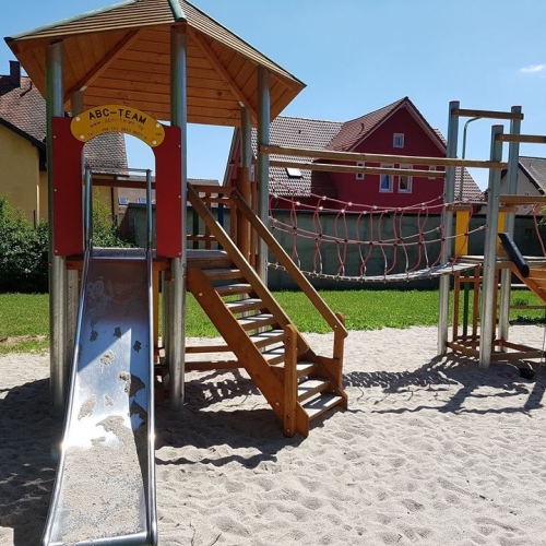 Spielplatz – Bild 1