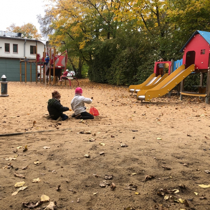 Spielplatz – Bild 1