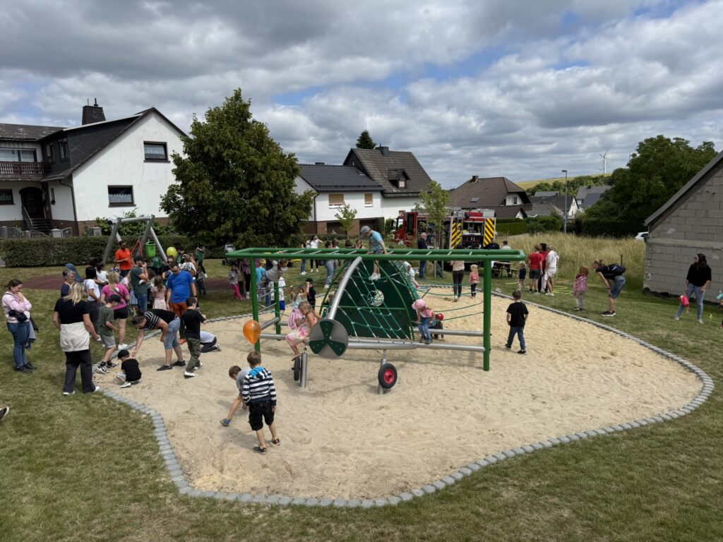 Spielplatz Am Segelfliegerhang – Bild 1