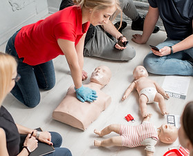 Erste Hilfe Kurse am Kind / First Aid Schule für Notfall & Rettung – Bild 3