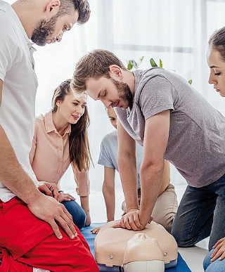 Erste Hilfe Kurse am Kind / First Aid Schule für Notfall & Rettung – Bild 6