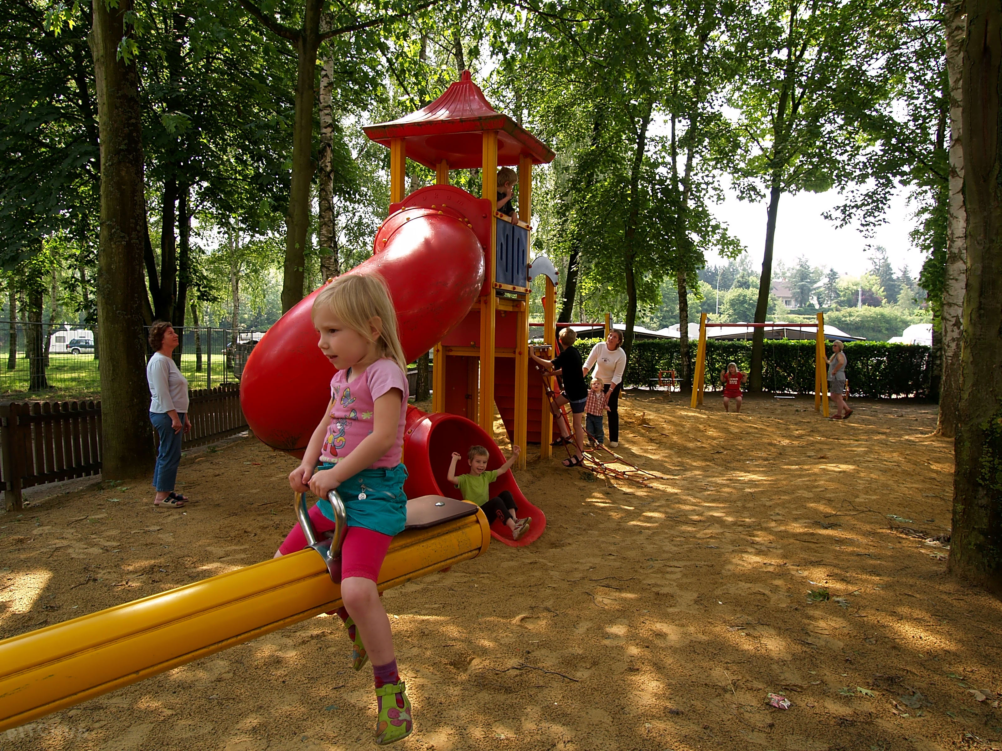 Spielplatz – Bild 1