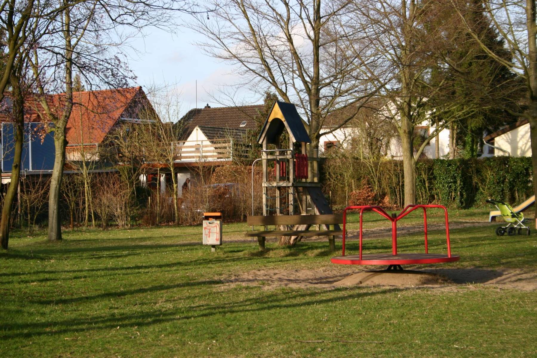 Spielplatz – Bild 1