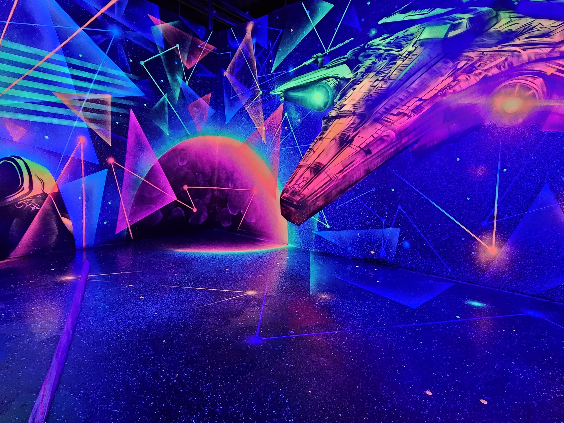 Hole in One - Schwarzlicht Minigolf – Bild 3