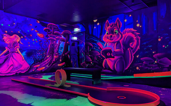 Hole in One - Schwarzlicht Minigolf – Bild 4