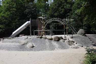Spielplatz "Stadtpark" – Bild 1
