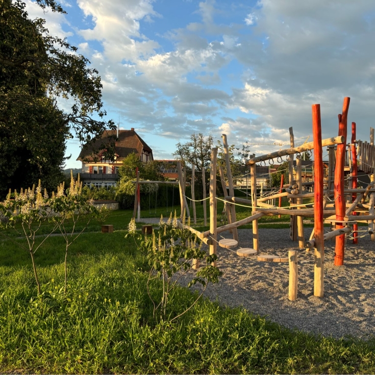 Spielplatz – Bild 1