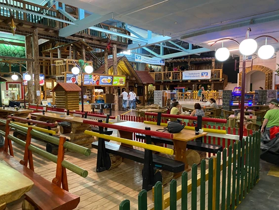 Spassi Freizeitpark mit vielen Gastro und Spielbereichen – Bild 6