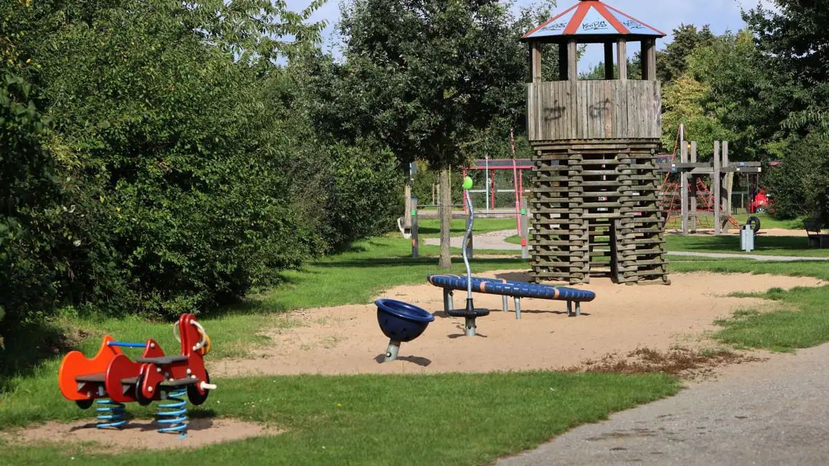 Spielplatz – Bild 1